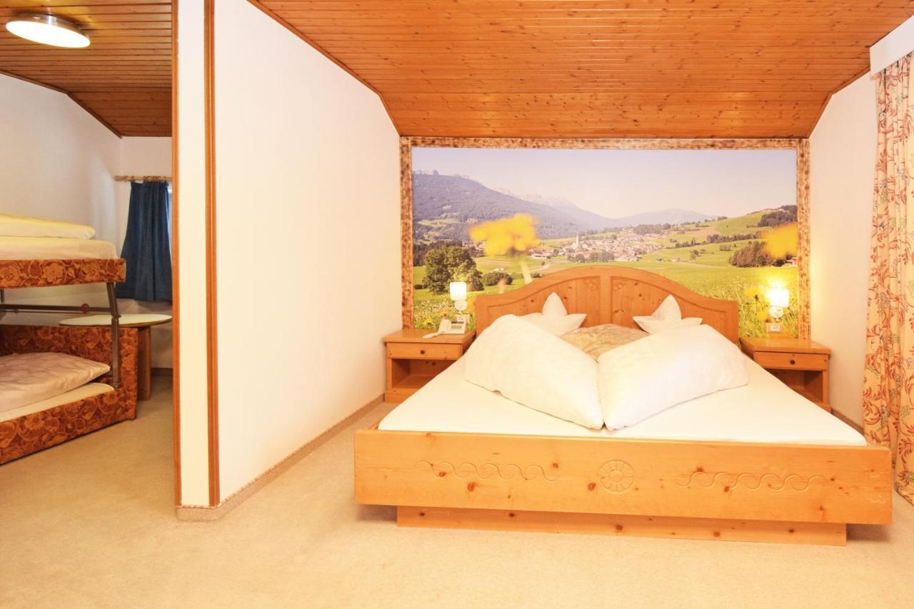 Hotel Chalet Olympia Welsberg Exteriör bild